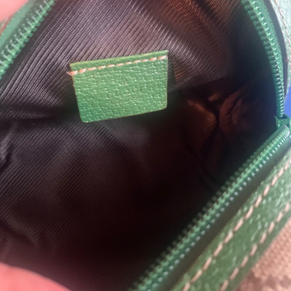 NWOT Authentic Vintage Gucci Signature Pochette with Green Leather Trim - Picture 8 of 9